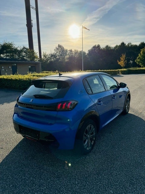 Peugeot e-208 50 GT 5d