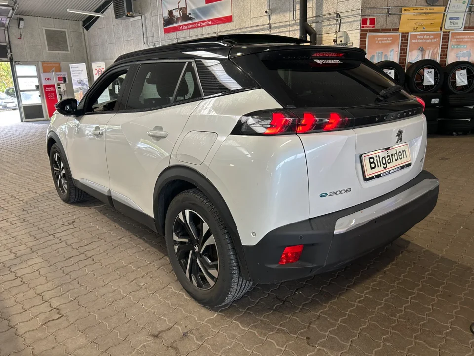 Peugeot e-2008 50 GT Sky 5d