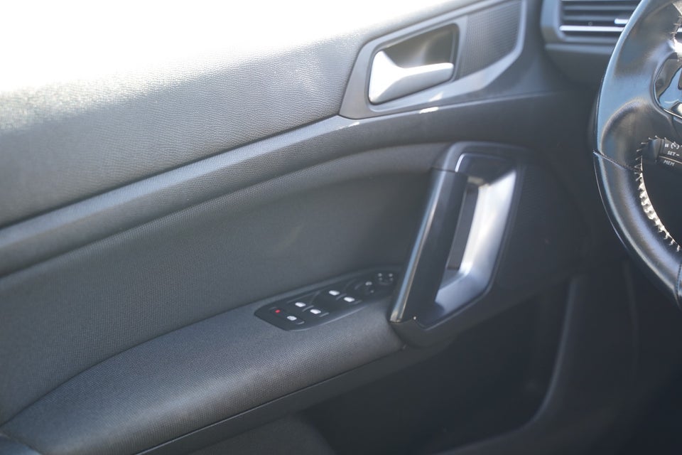 Peugeot 308 1,2 e-THP 130 Allure Sky 5d