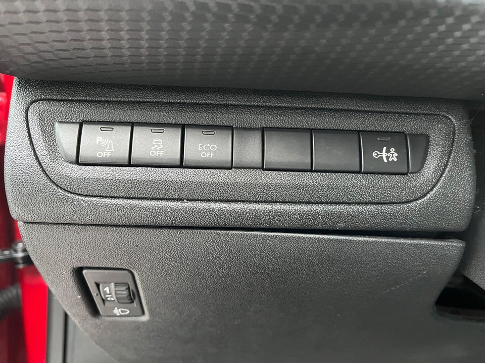 Peugeot 2008 1,2 PureTech 110 Prestige Sky 5d