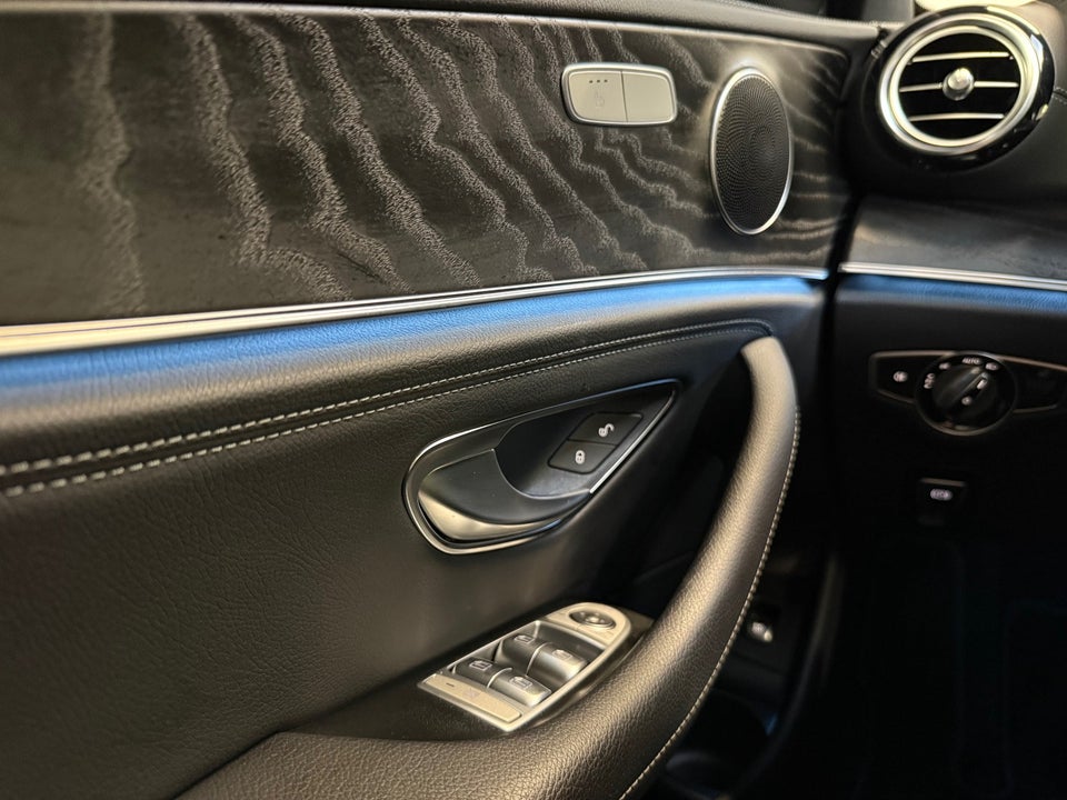 Mercedes E300 de 2,0 AMG Line stc. aut. 4Matic 5d