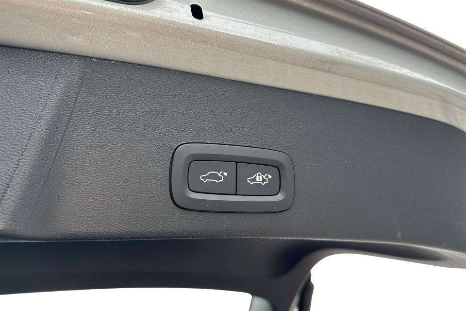 Volvo XC40 ReCharge Extended Range Plus 5d