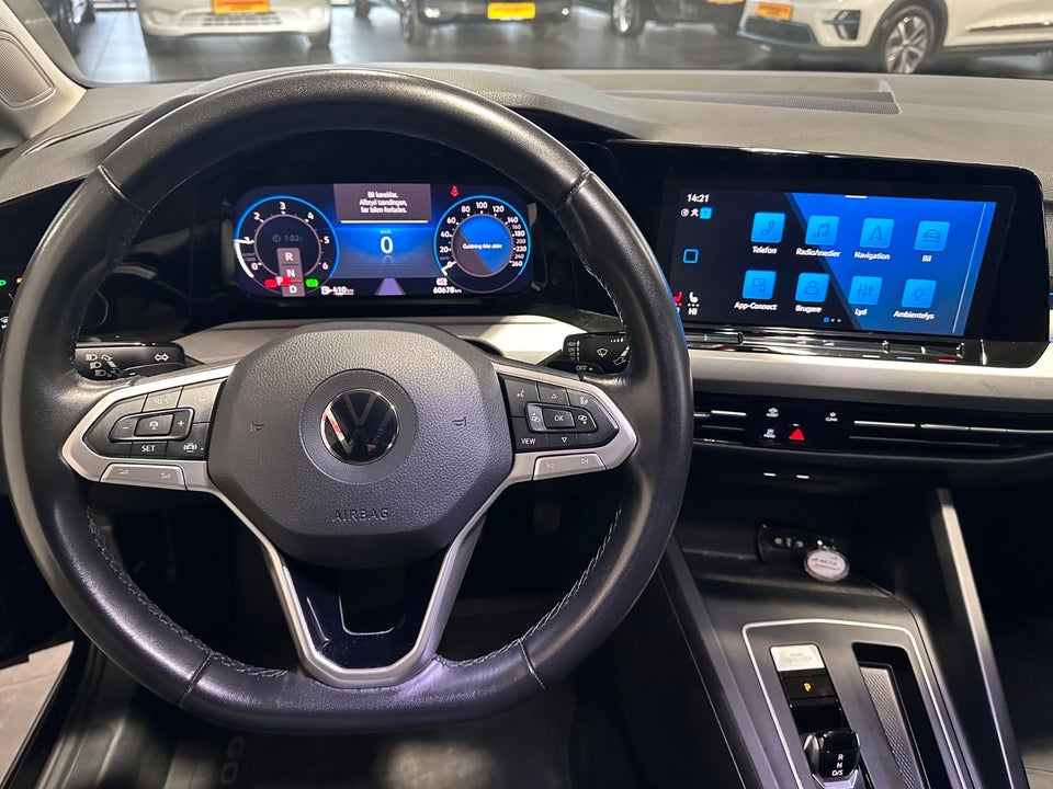 VW Golf VIII 2,0 TDi 115 Life Variant DSG Van 5d