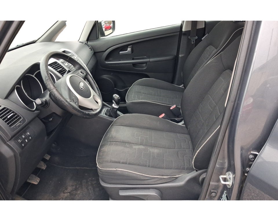Kia Venga 1,4 CRDi 90 Active 5d