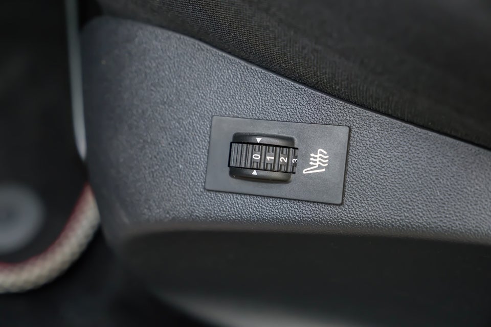 Peugeot 208 1,6 BlueHDi 100 Allure Sky 5d