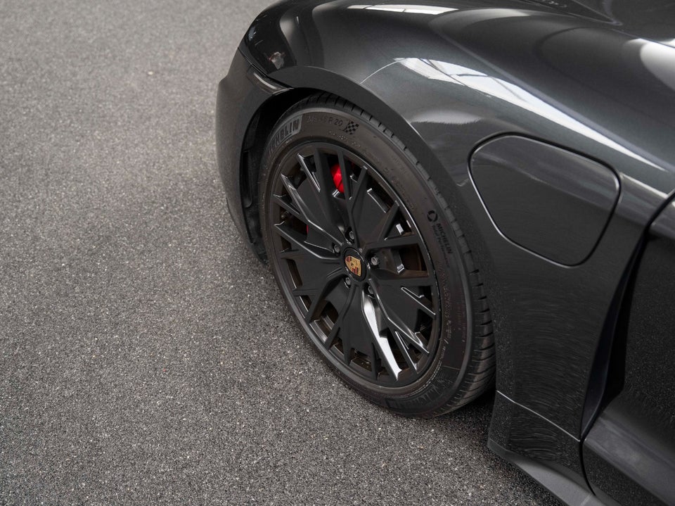 Porsche Taycan GTS Performance+  4d