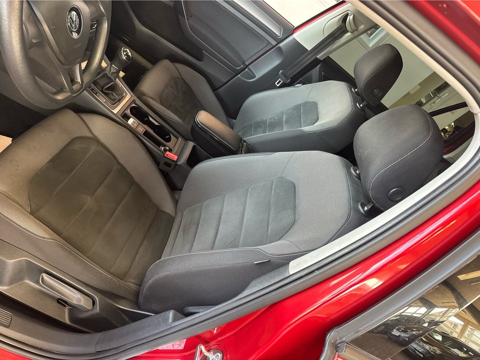 VW Golf VII 1,6 TDi 110 Comfortline 5d