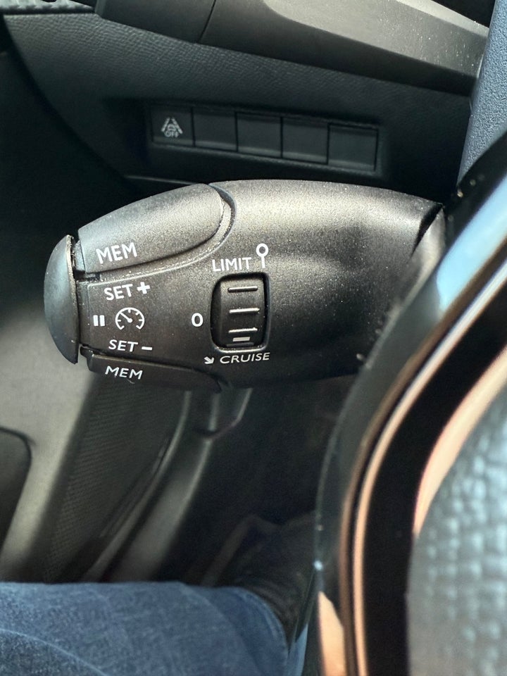 Peugeot e-208 50 GT 5d