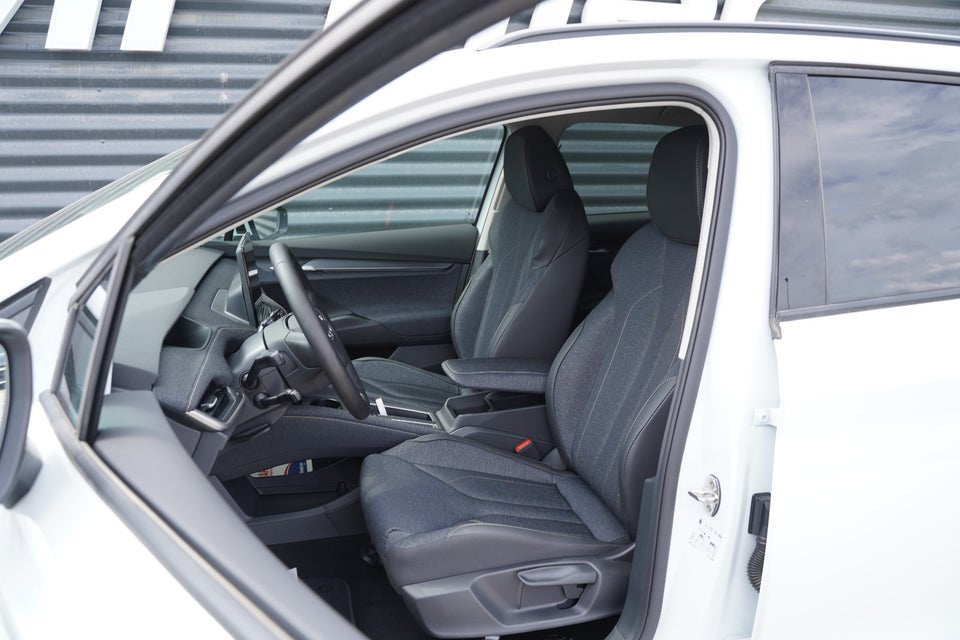 Skoda Elroq 60 iV Loft 5d