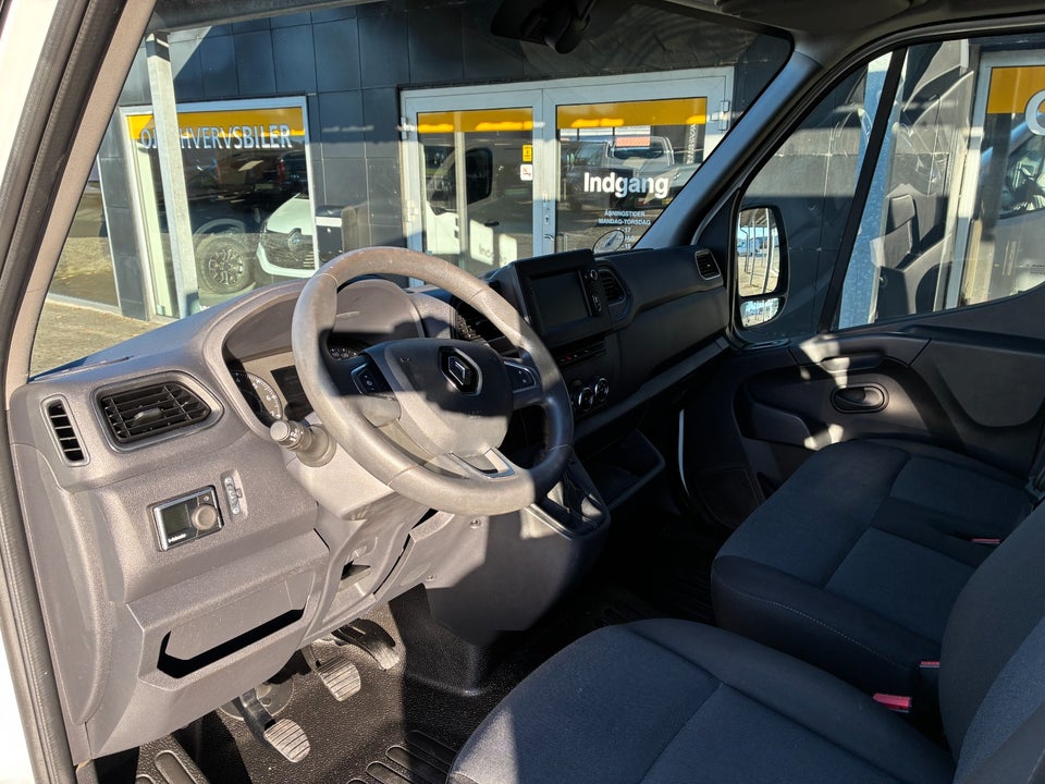 Renault Master IV T33 2,3 dCi 135 L2H2 Kassevogn