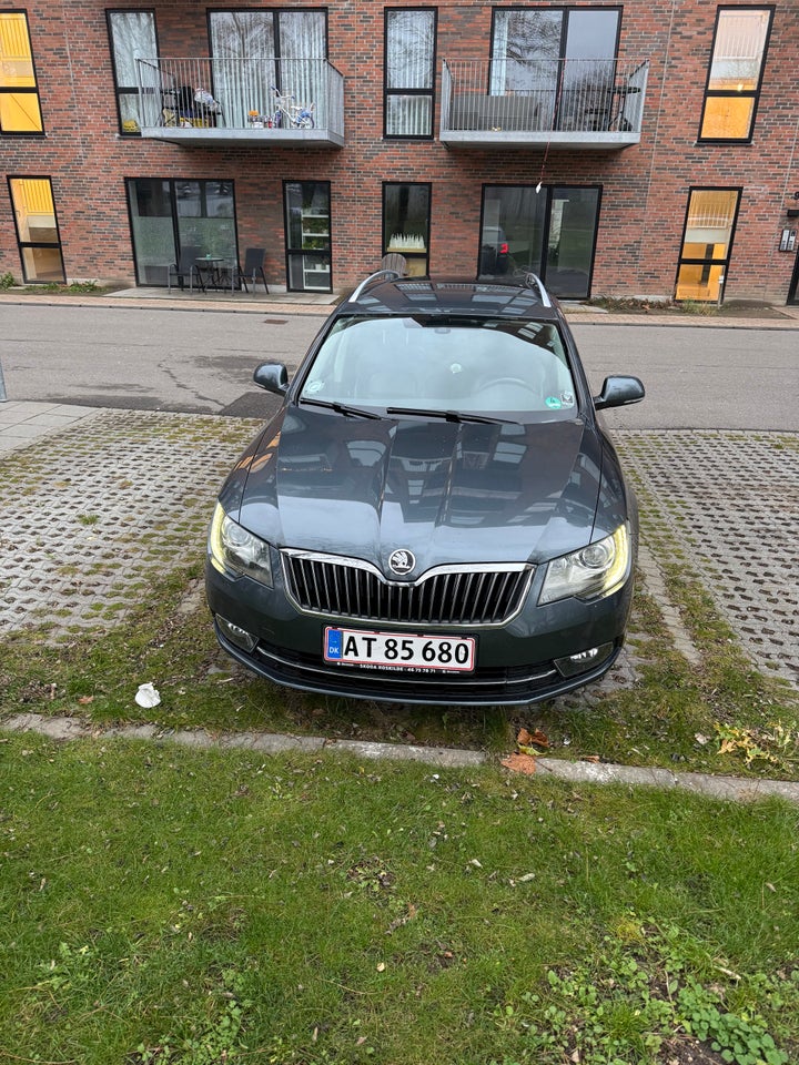 Skoda Superb 2,0 TDi 140 Elegance Combi DSG 5d