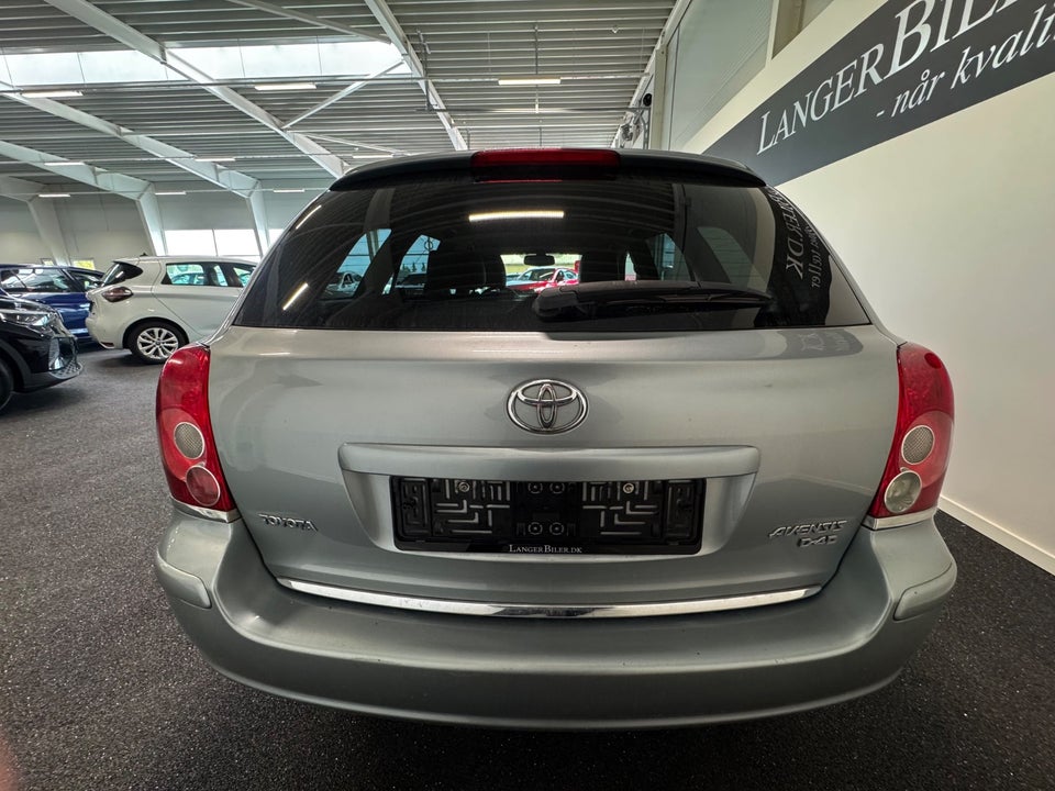Toyota Avensis 2,2 D-CAT 177 Executive stc. 5d