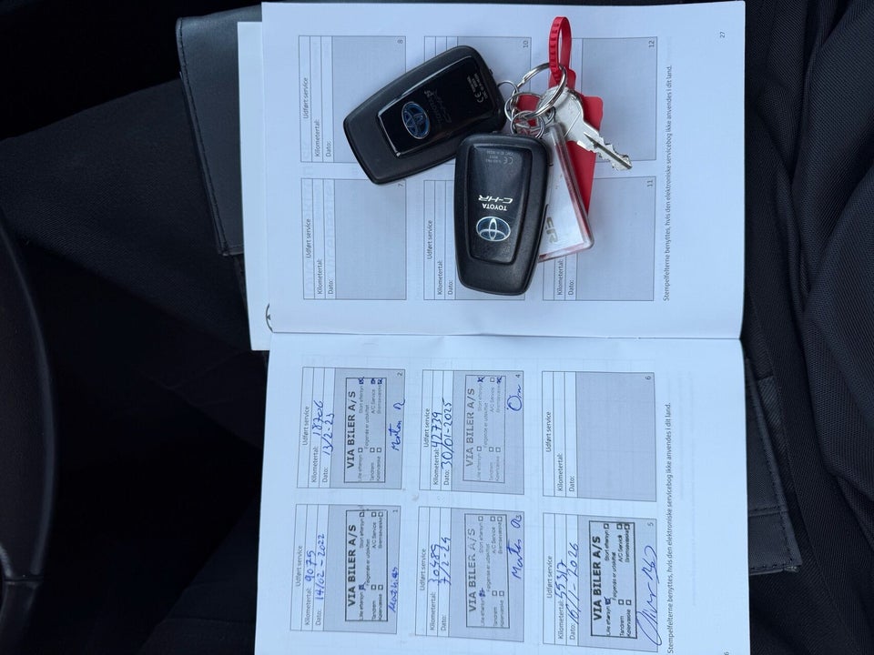 Toyota C-HR 2,0 Hybrid C-HIC Royale CVT 5d