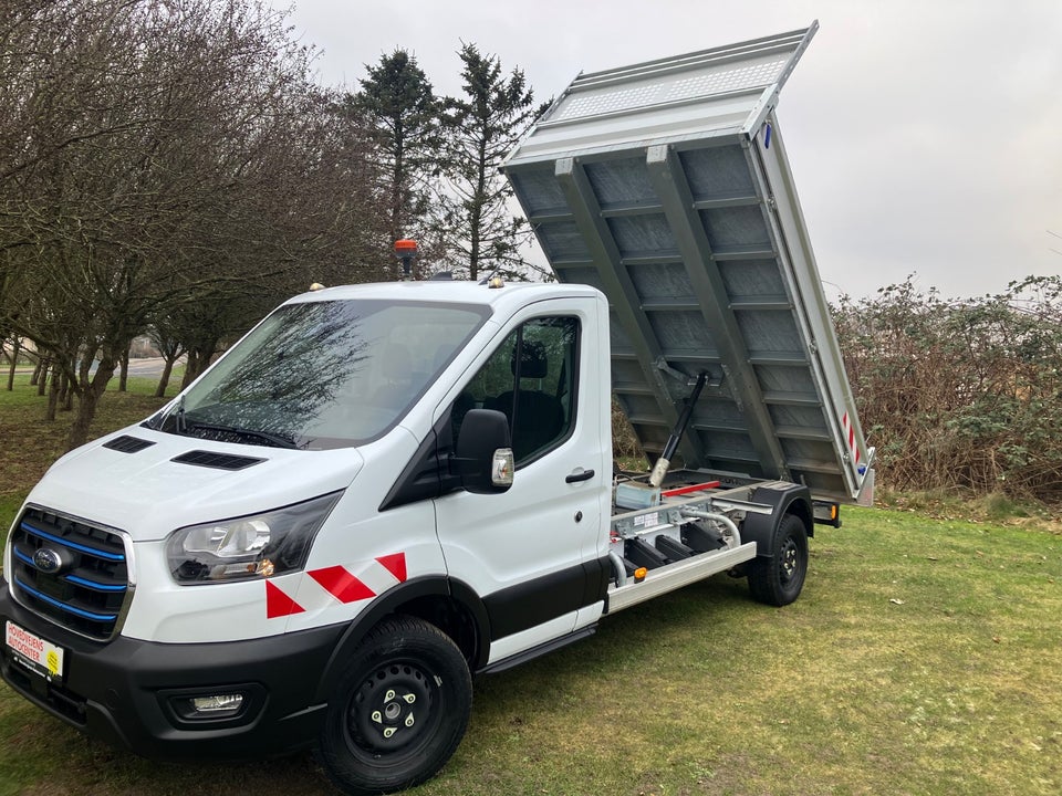 Ford E-Transit 350 L3 Chassis 68 Trend H1 RWD