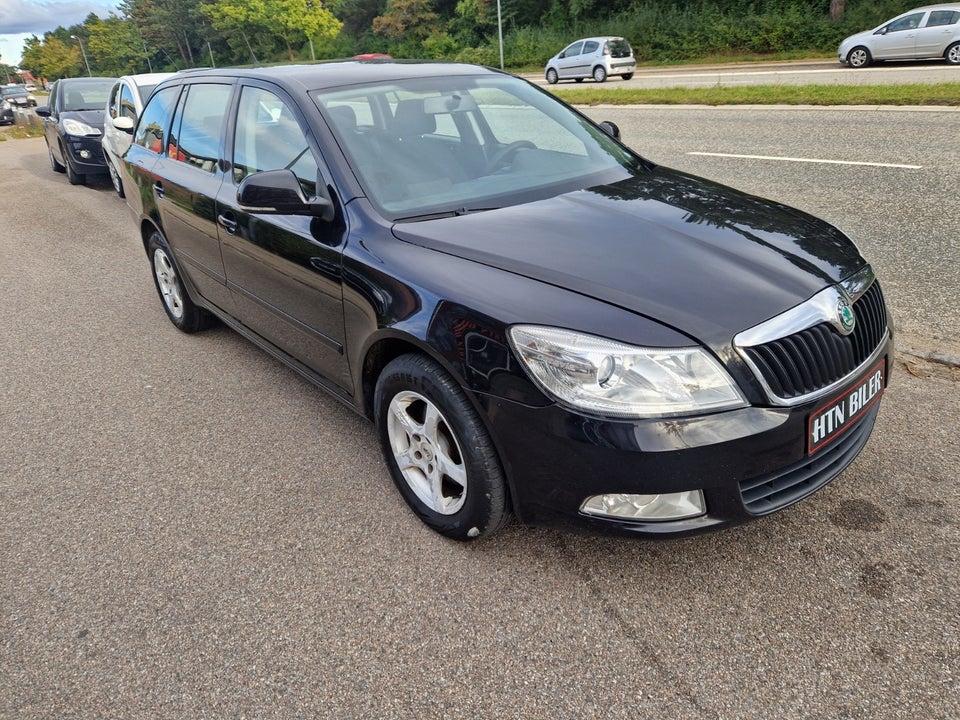 Skoda Octavia 2,0 TDi Elegance Combi 5d