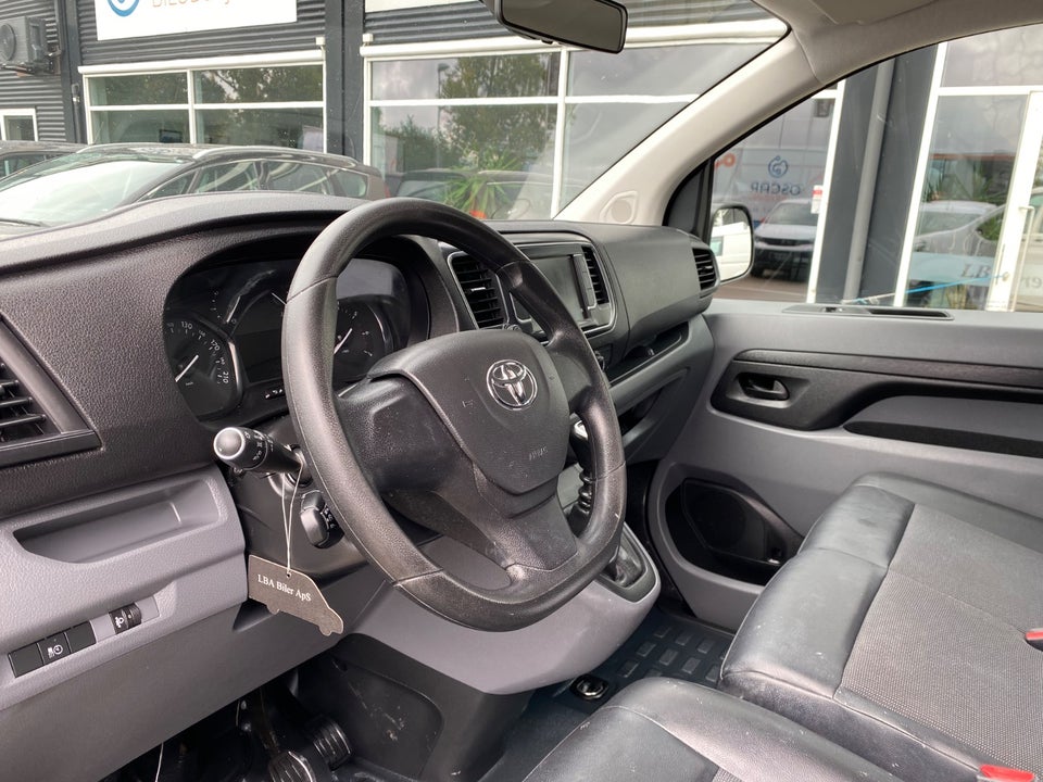 Toyota ProAce 2,0 D 122 Medium Comfort Master 6d