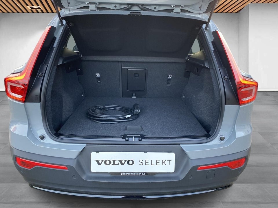 Volvo EX40 Standard Range Core 5d