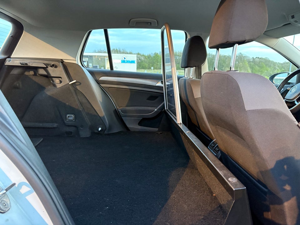 VW Golf VII 2,0 TDi 150 Comfortline Connect DSG Van 5d