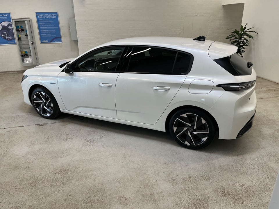 Peugeot 308 1,6 Hybrid First Selection+ EAT8 5d