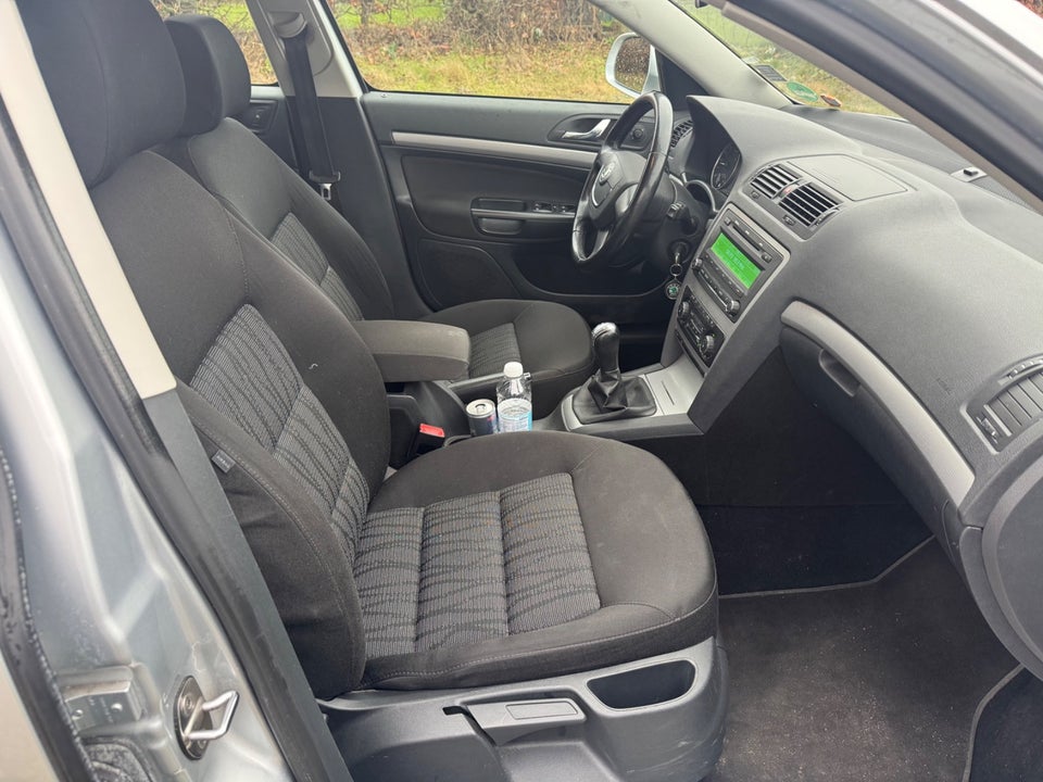 Skoda Octavia 2,0 TDi Ambiente Combi 5d