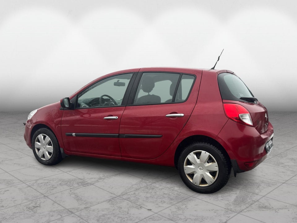 Renault Clio III 1,2 16V Expression 5d