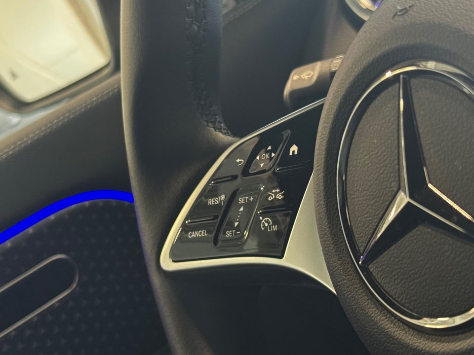 Mercedes EQA300 Progressive 4Matic 5d