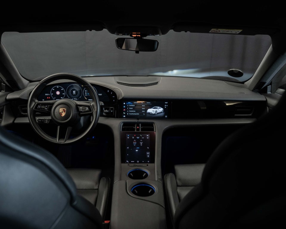 Porsche Taycan Performance+ 4d