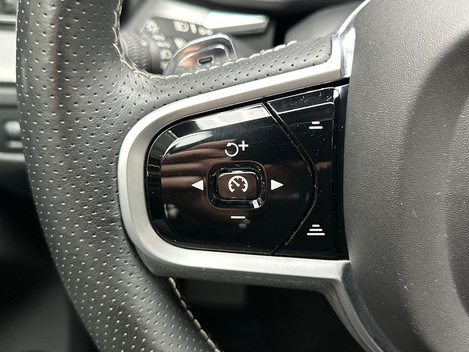 Volvo XC60 2,0 D5 235 R-Design aut. AWD 5d