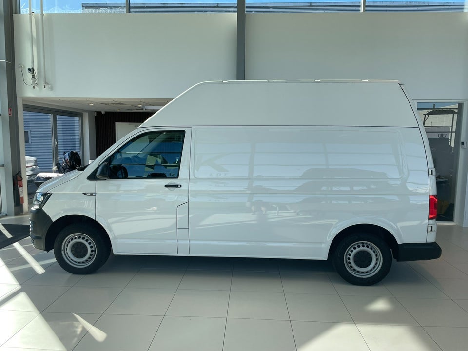 VW Transporter 2,0 TDi 102 Kassevogn lang