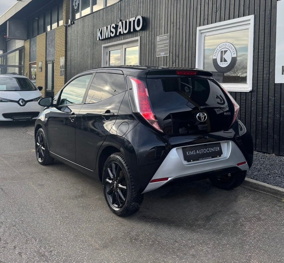 Toyota Aygo 1,0 VVT-i x-black 5d
