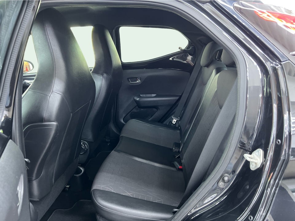 Toyota Aygo 1,0 VVT-i x-black 5d