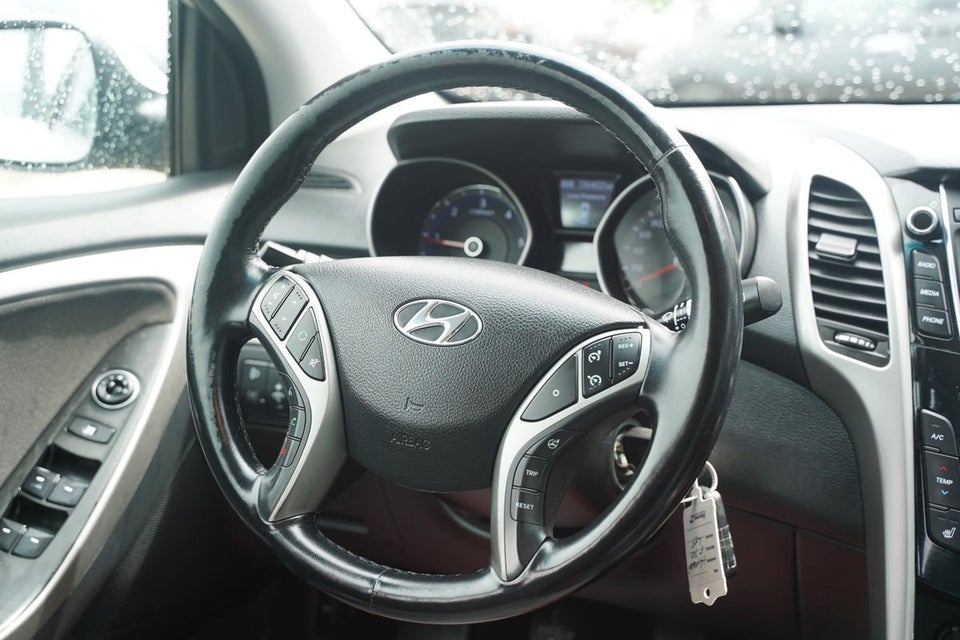 Hyundai i30 1,6 CRDi 110 Trend 5d