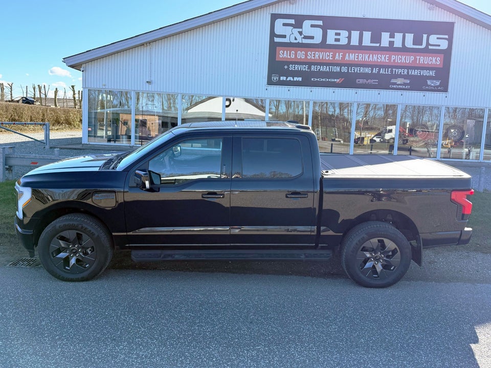 Ford F-150 131 Lightning Lariat Extended Range 4d