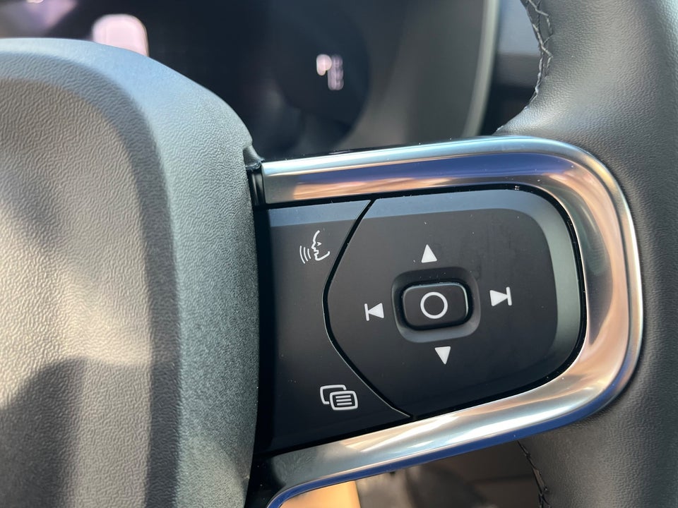 Volvo EX40 Twin Performance Plus 5d