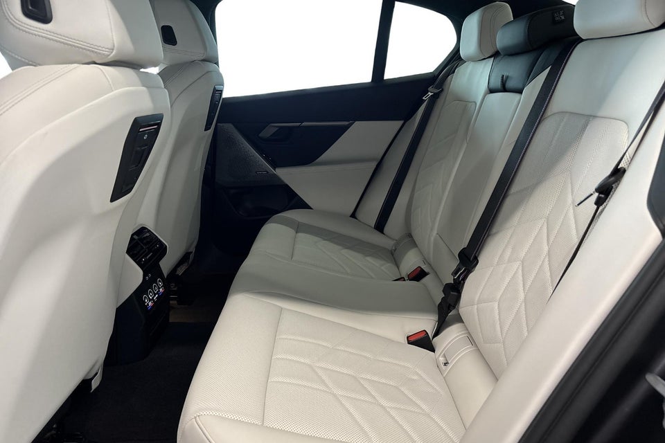 BMW i5 eDrive40 Fully Charged M-Sport 4d
