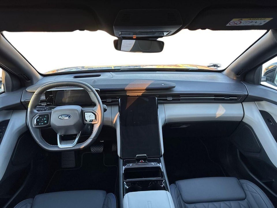 Ford Explorer 79 Premium Extended Range 5d