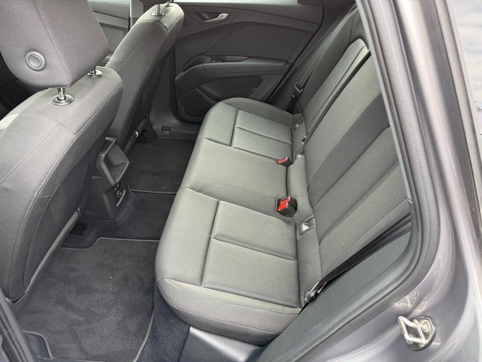 Audi Q4 e-tron 40  5d