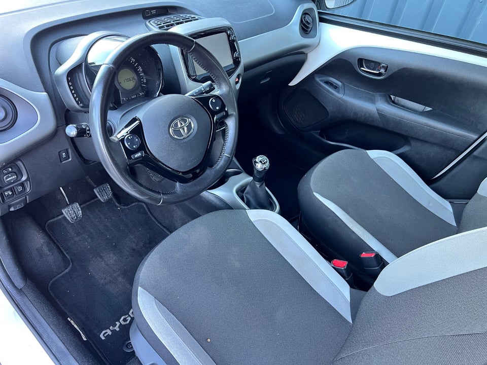 Toyota Aygo 1,0 VVT-i x-play 5d