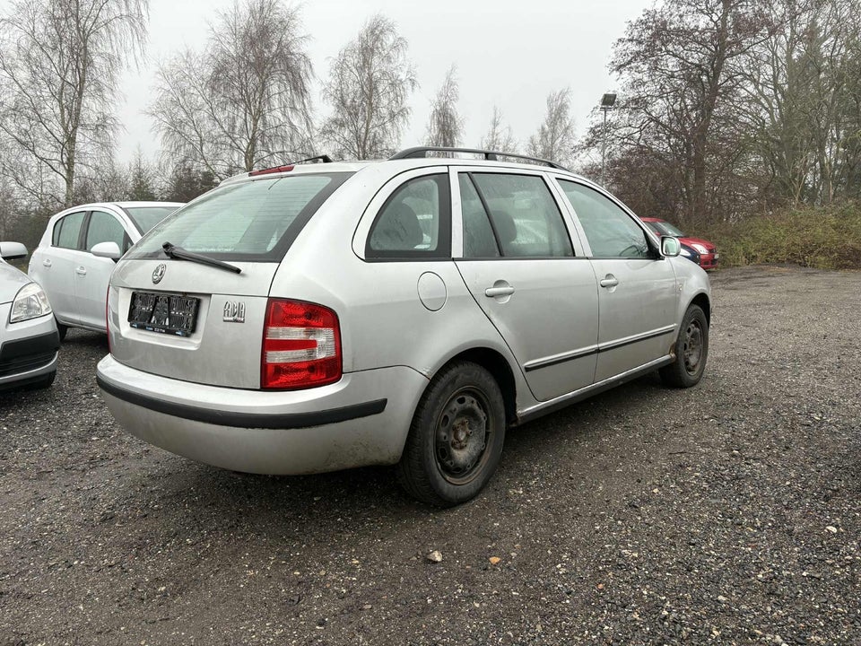 Skoda Fabia 1,4 16V 80 Ambiente Combi 5d
