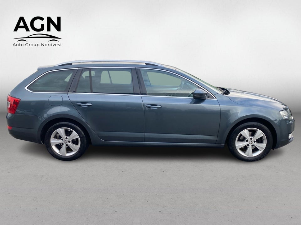 Skoda Octavia 1,6 TDi 105 Elegance Combi 5d