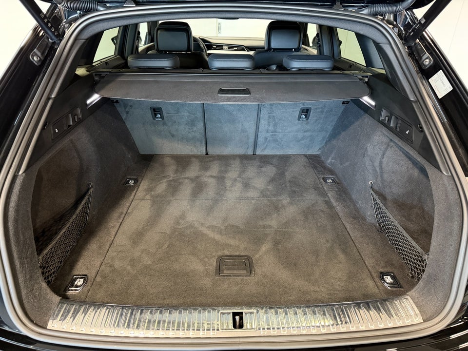 Audi e-tron 55 S-line quattro 5d
