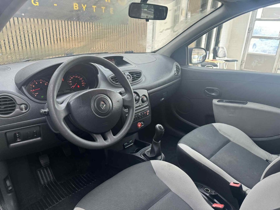 Renault Clio III 1,2 16V Authentique 3d