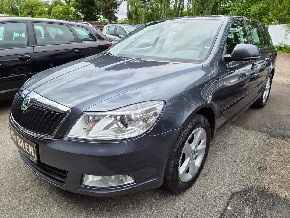 Skoda Octavia 1,6 TDi 105 Ambiente Combi 5d
