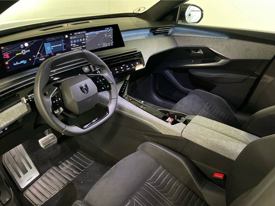 Peugeot e-3008 77 GT Pack 5d