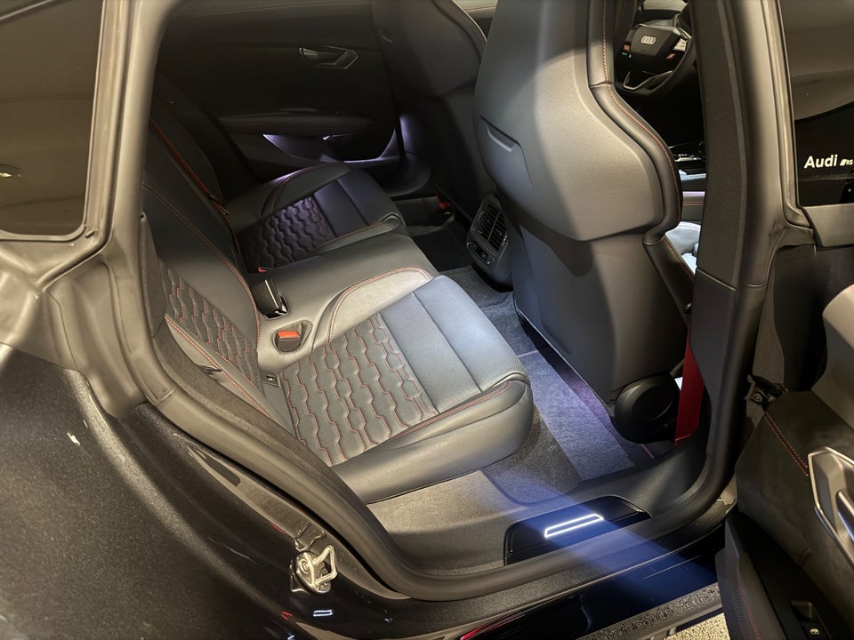 Audi RS e-tron GT quattro 4d