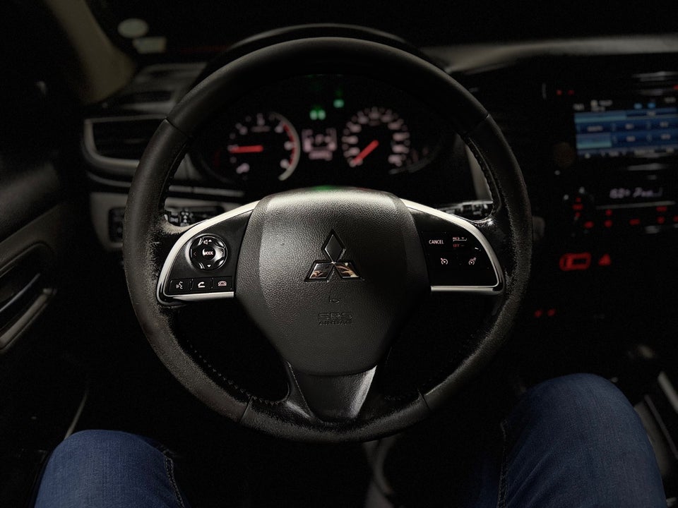 Mitsubishi L200 2,4 DI-D 181 Instyle Db.Kab aut. 4d