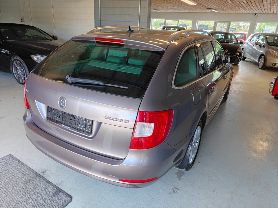 Skoda Superb 1,8 TSi 160 Elegance Combi 5d