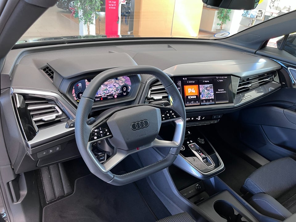 Audi Q4 e-tron 45 S-line quattro 5d