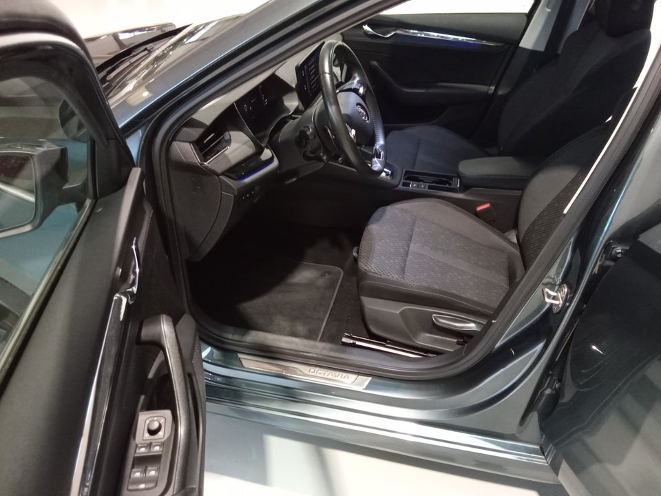 Skoda Octavia 2,0 TDi 150 Business Executive Combi DSG 5d