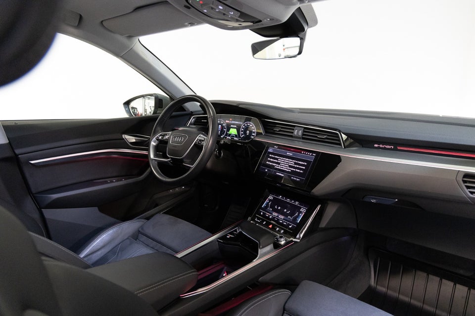 Audi Q8 e-tron 50 quattro 5d